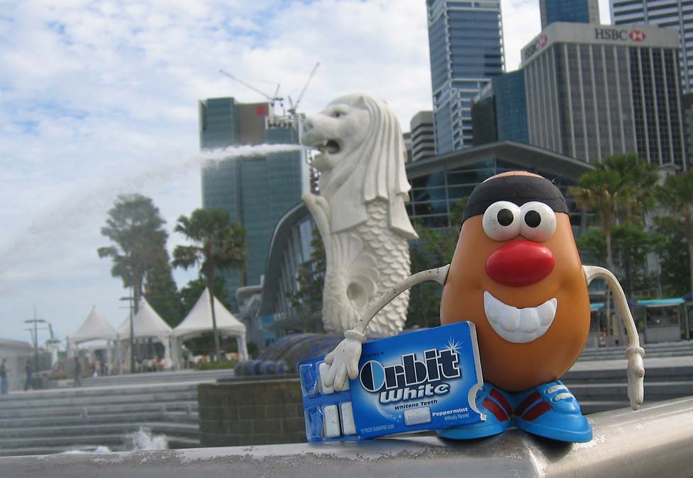 Spud hangs with the Merlion of the Lion City