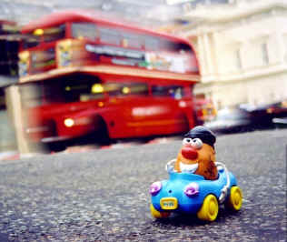 Spud races thru the chaotic roundabouts in Westminister