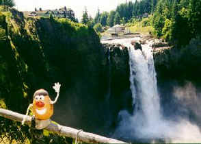 Spud visits Snoqualmie Falls - a Twin Peaks landmark